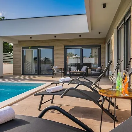 Beata By Istrialux Villa *